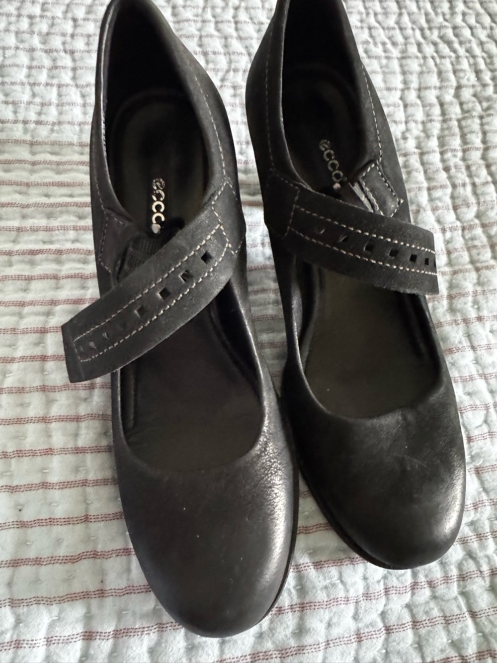 Ecco Black Leather Heels with Decorative Strap